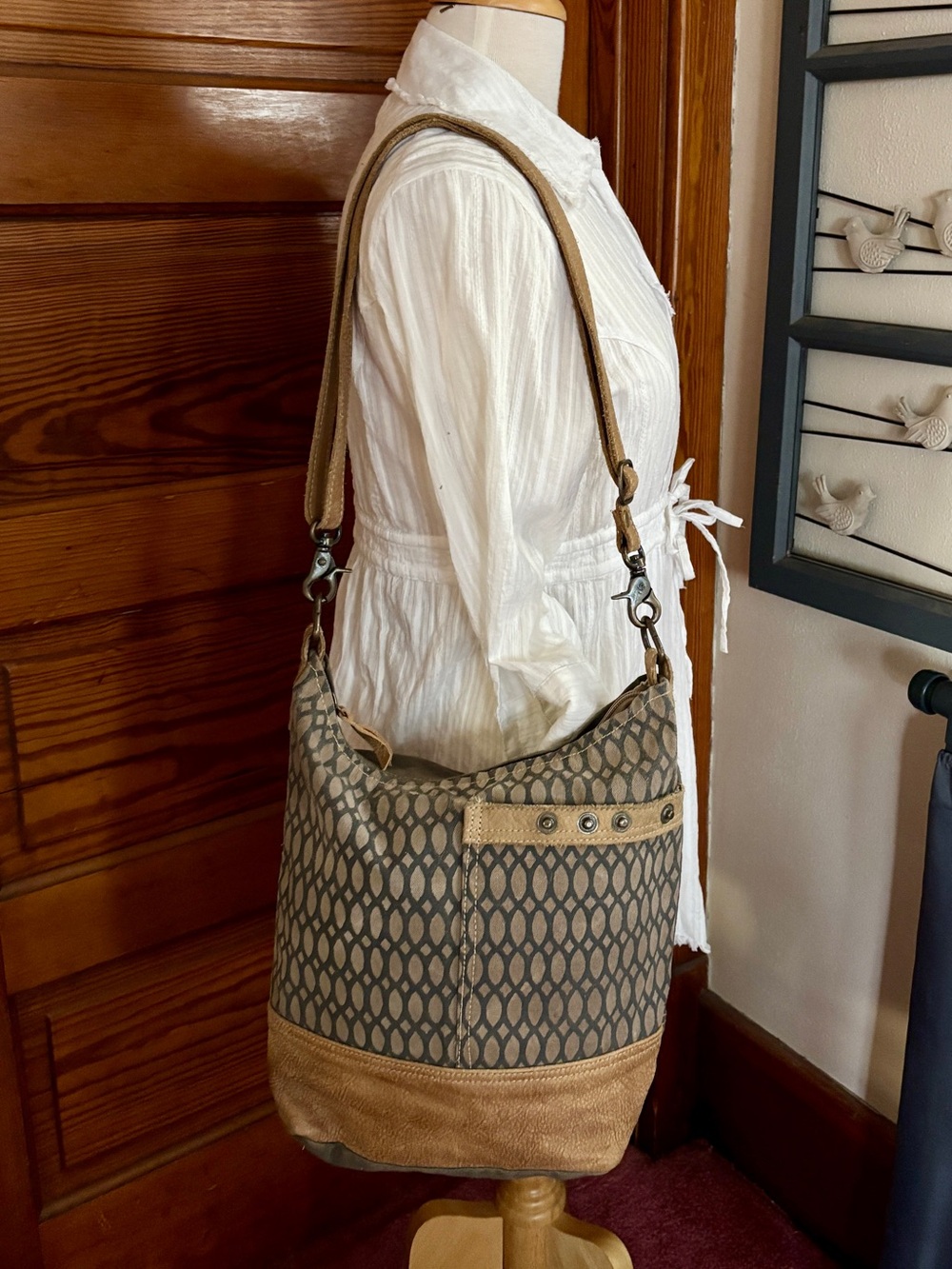 Myra Gray Pattern & Tan Leather Shoulder Bucket Bag Purse - Picture 5 of 9